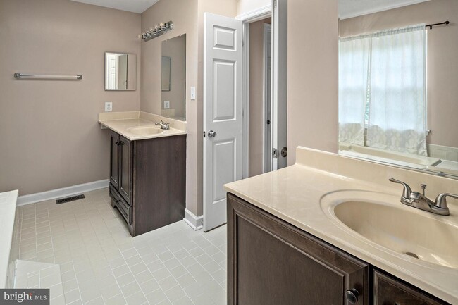 Building Photo - 6193 Karas Walk