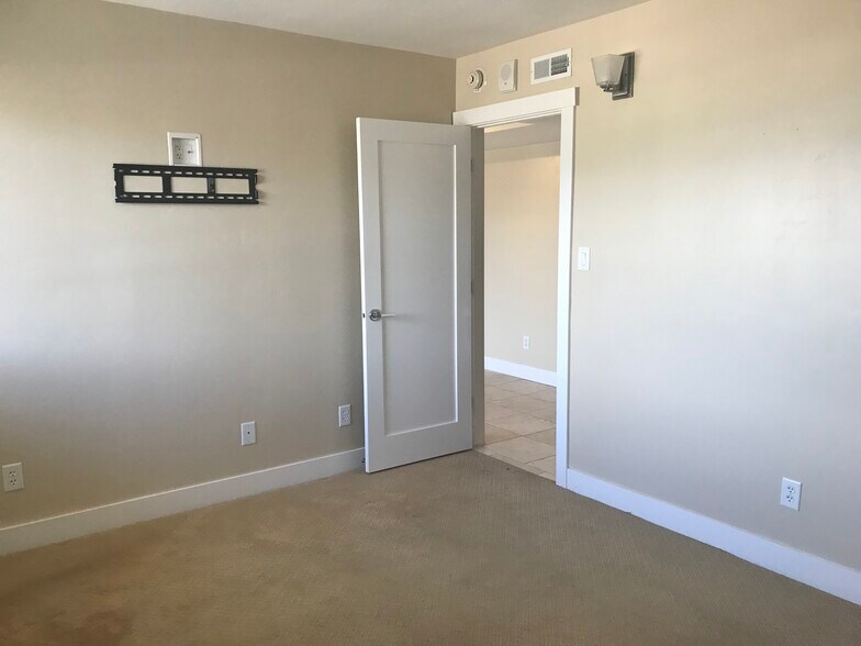 Building Photo - 230 E 300 S