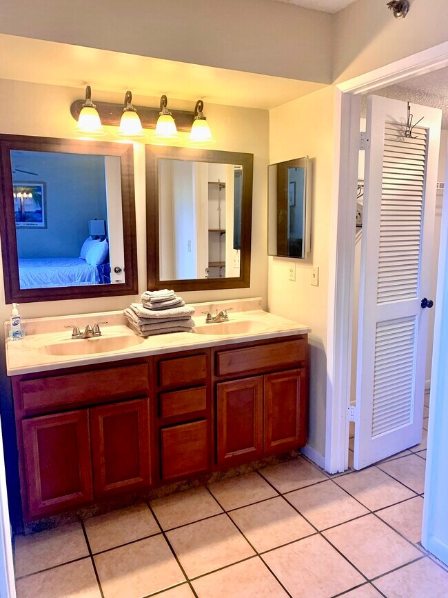 Building Photo - 955 Egret Cir