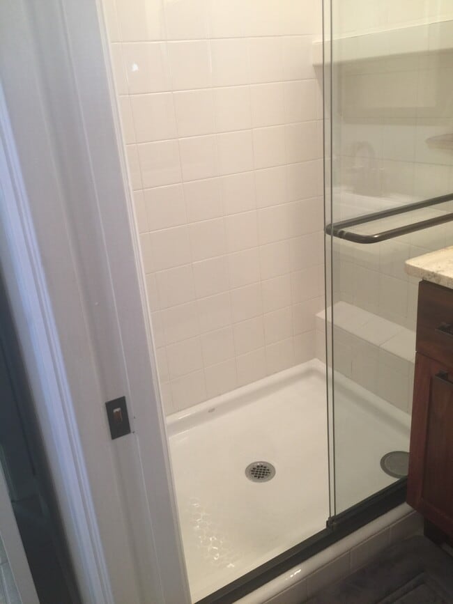 Building Photo - 709 Palomas Dr NE