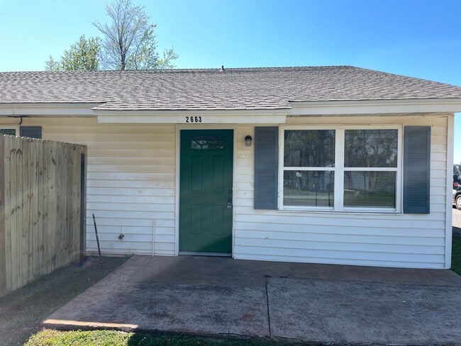 Building Photo - 2 bed 1 bath duplex tastefully updated in a great location in the heart of Blanchard! Plenty of p...