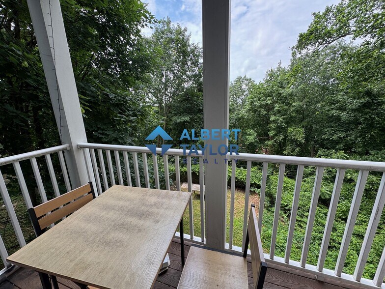 Building Photo - 47 Beech Glen St