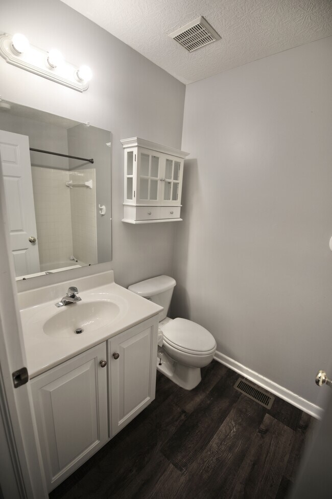 Building Photo - 4400 Greensbury Dr