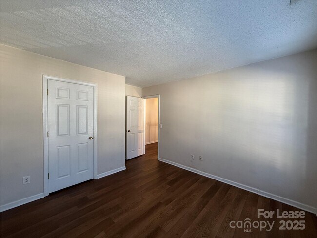 Building Photo - 111 Foxtail Dr