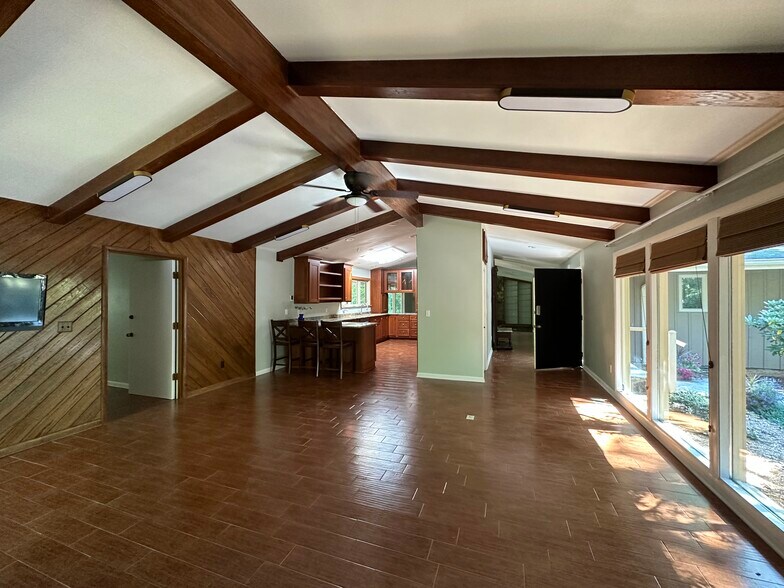 Building Photo - 66 Whispering Pines Dr