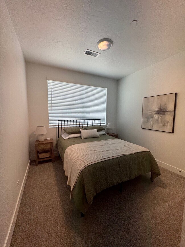 Building Photo - 5801 S Garnet Dr