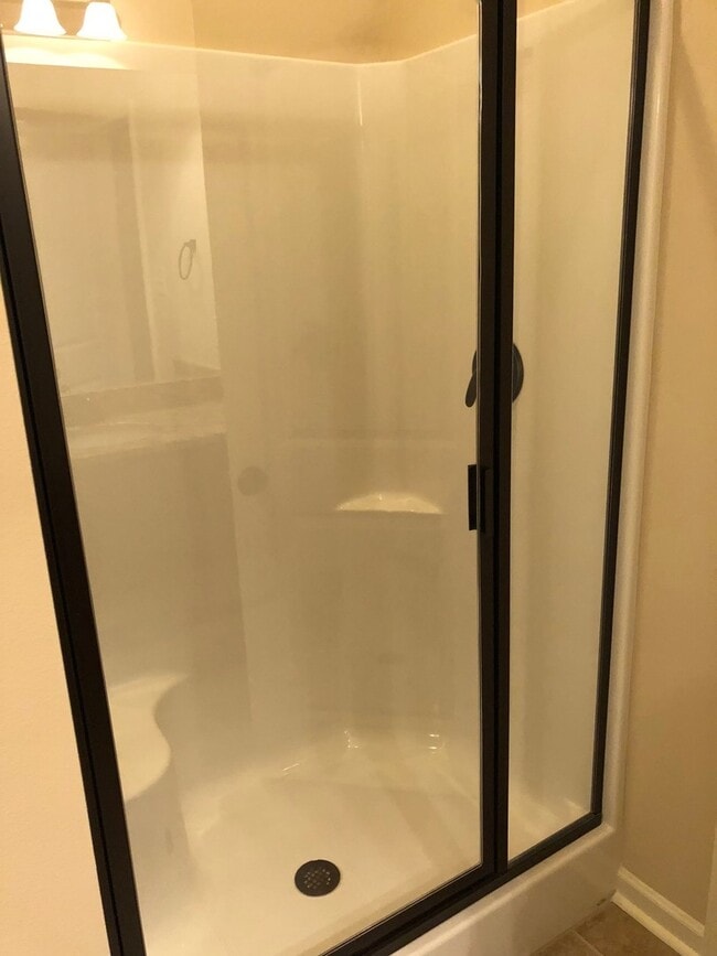 Building Photo - 3BD 2BA House in Hunters Trace Subdivision