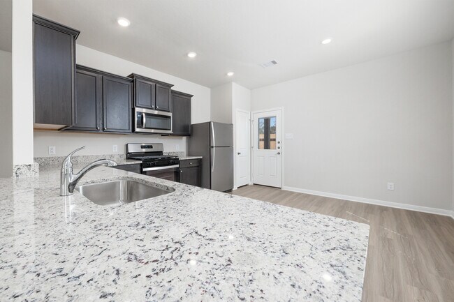 Building Photo - 15479 Maple Ter Dr