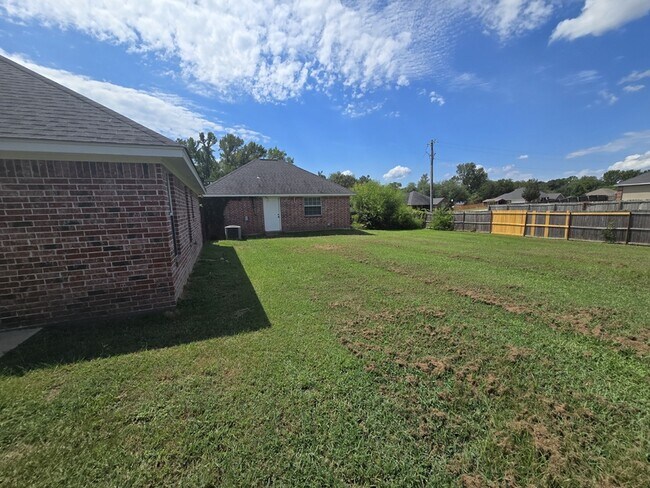 Building Photo - 15298 Wagon Wheel Cir