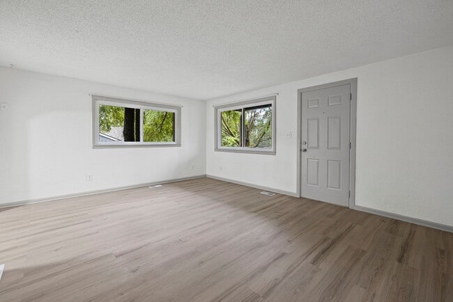 Building Photo - Beautiful 3 Bedroom Home