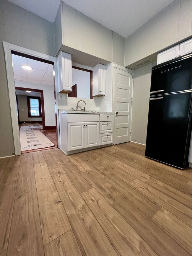 Building Photo - Stunning 3-Bedroom Townhome in Norristown! Available NOW!