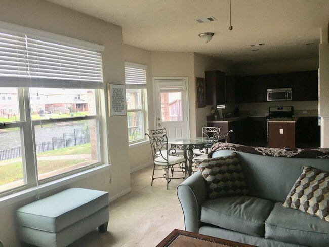 Building Photo - 3947 Amalfi Shores Ct