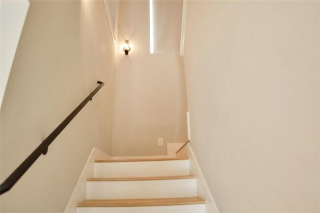 Building Photo - 8918 Spring Knoll Forest Dr