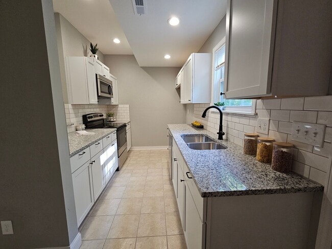 Building Photo - 1416 Maple Ln