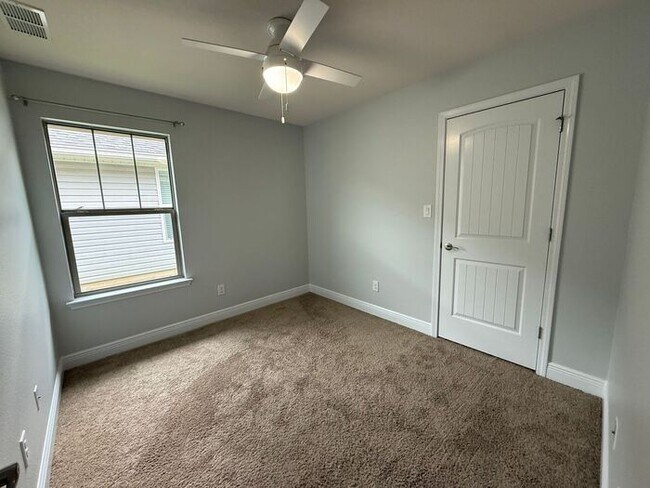 Building Photo - Pensacola - Weatherstone - 3 bedroom, 2 bathroom
