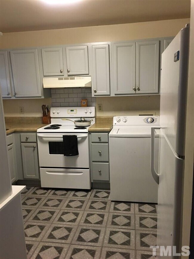 Building Photo - 520 Parnell Dr