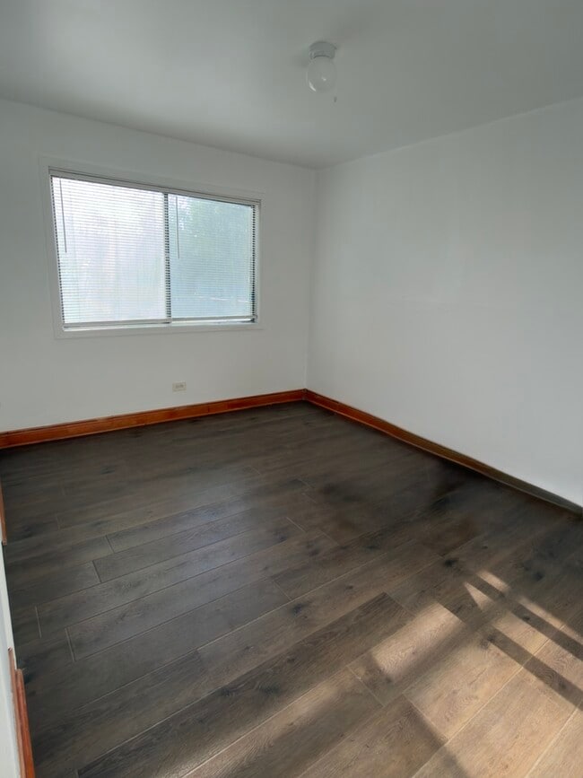 Building Photo - 5205 S 73rd Ct