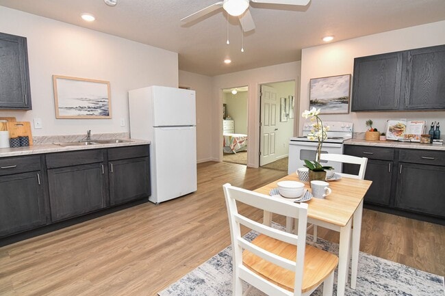 Building Photo - 2 Bedroom, Single-story Townhomes for rent...