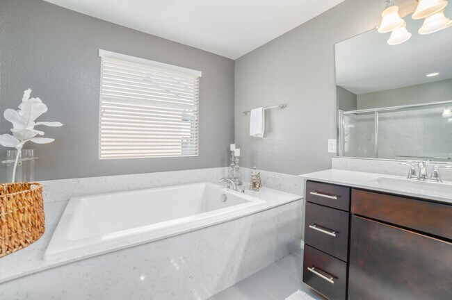 Building Photo - SUMMERLIN - FULLY FURNISHED - ALL UTILITIE...