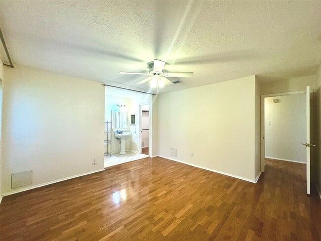 Building Photo - 310 Knoll Forest Dr