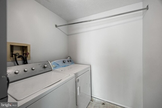 Building Photo - 2504 Greenwood Dr