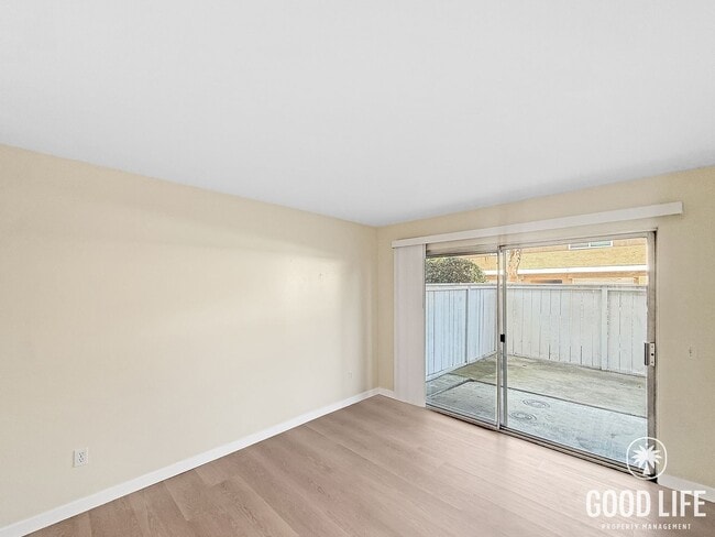 Building Photo - Great 2B/2.5BA Condo in Oceanside for Lease!