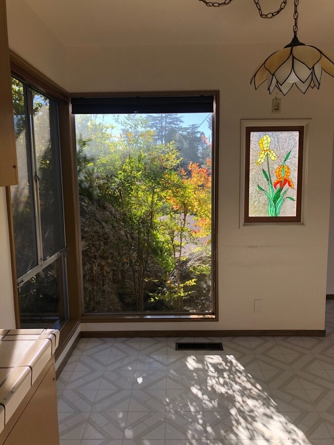 Building Photo - Lovely 3/2 home in the hills of El Cerrito with breathtaking views of the bay!