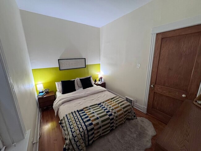 Building Photo - 2251 W Giddings St