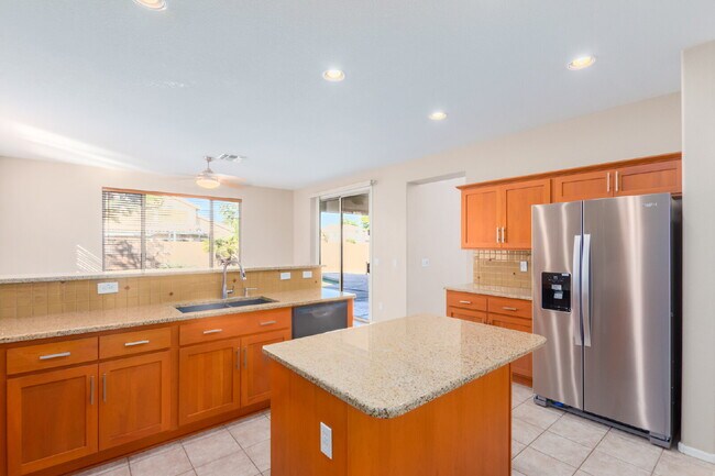 Building Photo - 1462 W. Roadrunner Dr.