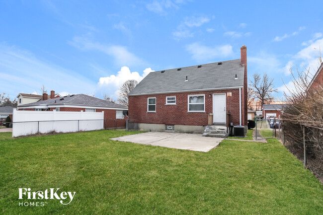 Building Photo - 714 Ivyhill Dr