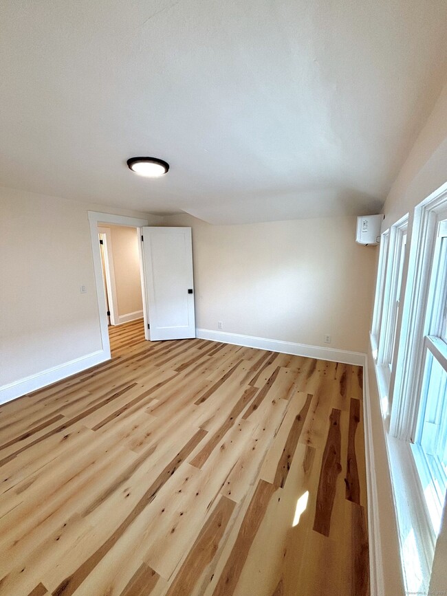 Building Photo - 58 Maplewood Ave