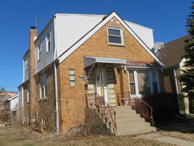 Building Photo - 6948 W Wellington Ave