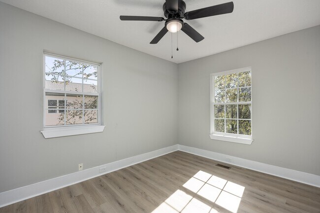 Building Photo - 5350 Slayton Ave