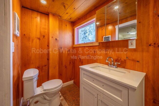 Building Photo - 77 Ashland St