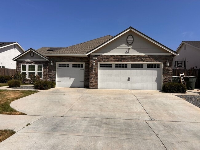 Primary Photo - Beautiful home for rent in Visalia!