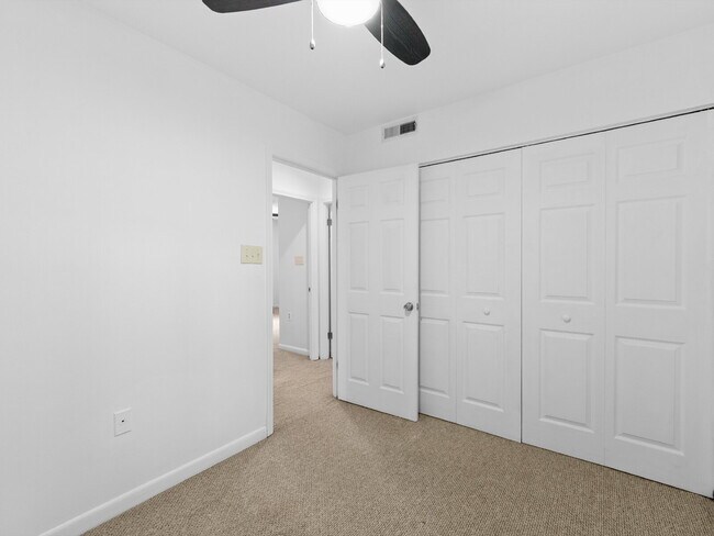 Building Photo - Spacious Reston Townhome in a Prime Centra...