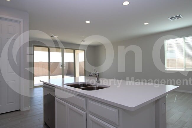 Building Photo - 1033 W Shannons Way