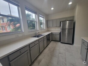 Building Photo - 750 Millbrae Ct