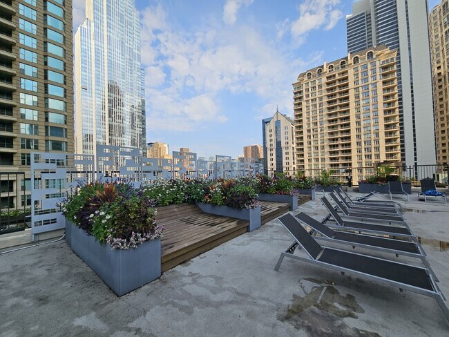 Building Photo - 30 E Huron St