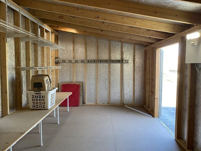 Building Photo - Single-Level Simplicity
