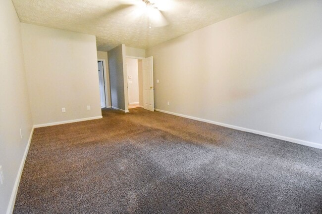 Building Photo - Coming Soon~3 Bedroom 2 Bathroom Home- Pets Considered