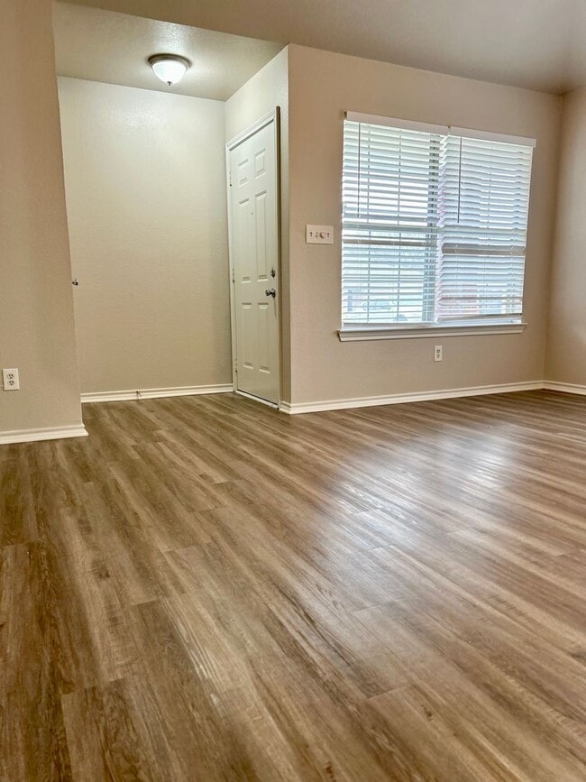 Building Photo - 314 Schumacher Dr