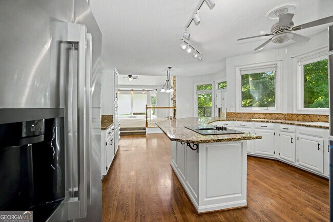 Building Photo - 1018 Pleasance Grove