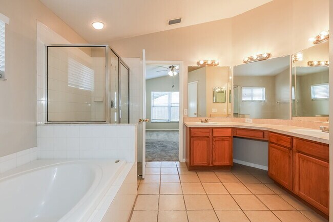 Building Photo - 12408 Tree Pointe Ct