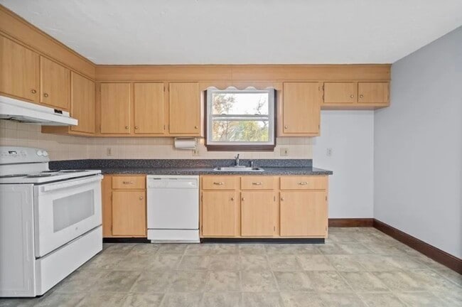 Building Photo - 24 Bows Ln