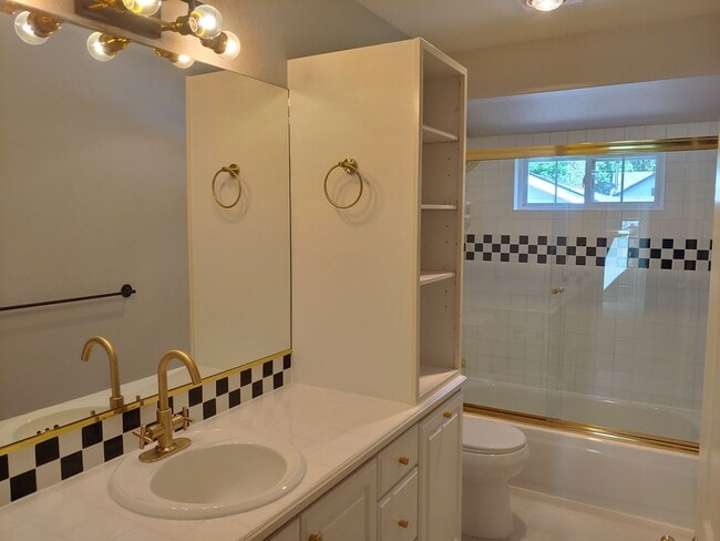 Building Photo - Executive Four Bedroom Home in Post Falls