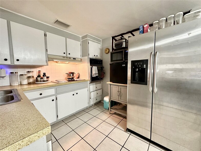 Building Photo - 10273 109th Ave