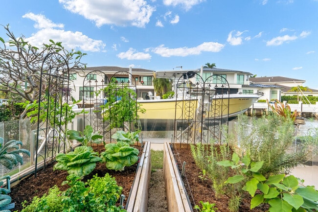 Building Photo - 961 Banyan Dr