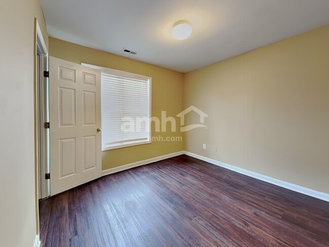 Building Photo - 4004 Pearl Rd