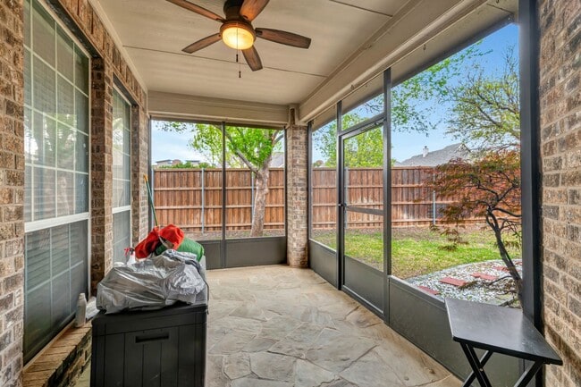 Building Photo - 5932 Desperado Dr